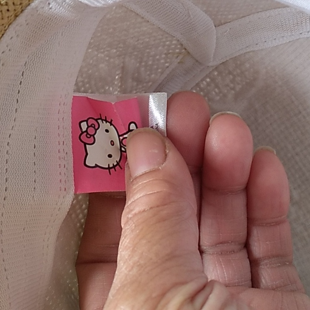Hello Kitty Hat, Great Condition - image 4